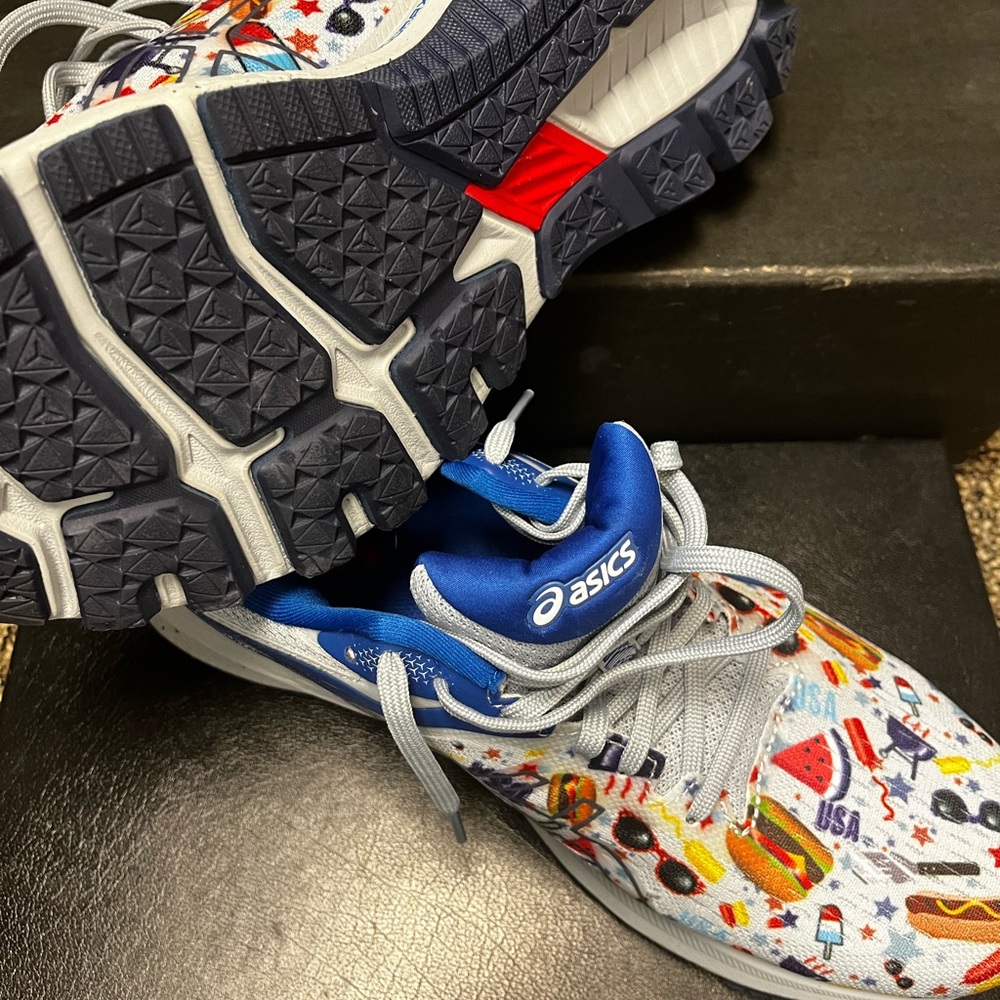 NWOT ASICS - Picture 2 of 4